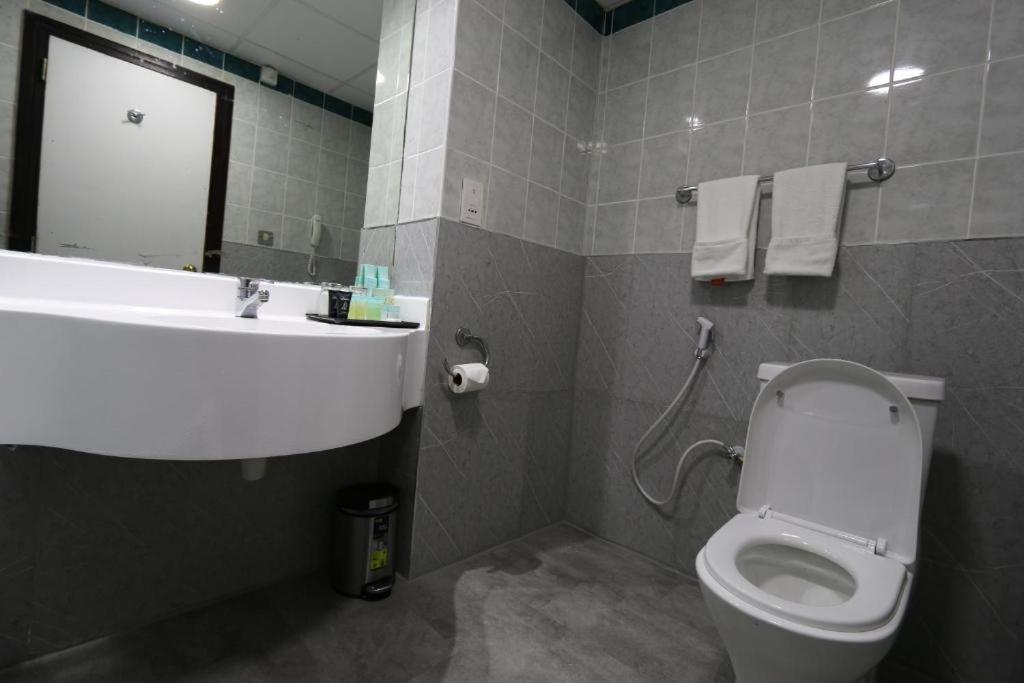 Knight Armour Hotel Dubaï Extérieur photo