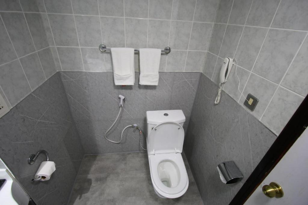 Knight Armour Hotel Dubaï Extérieur photo