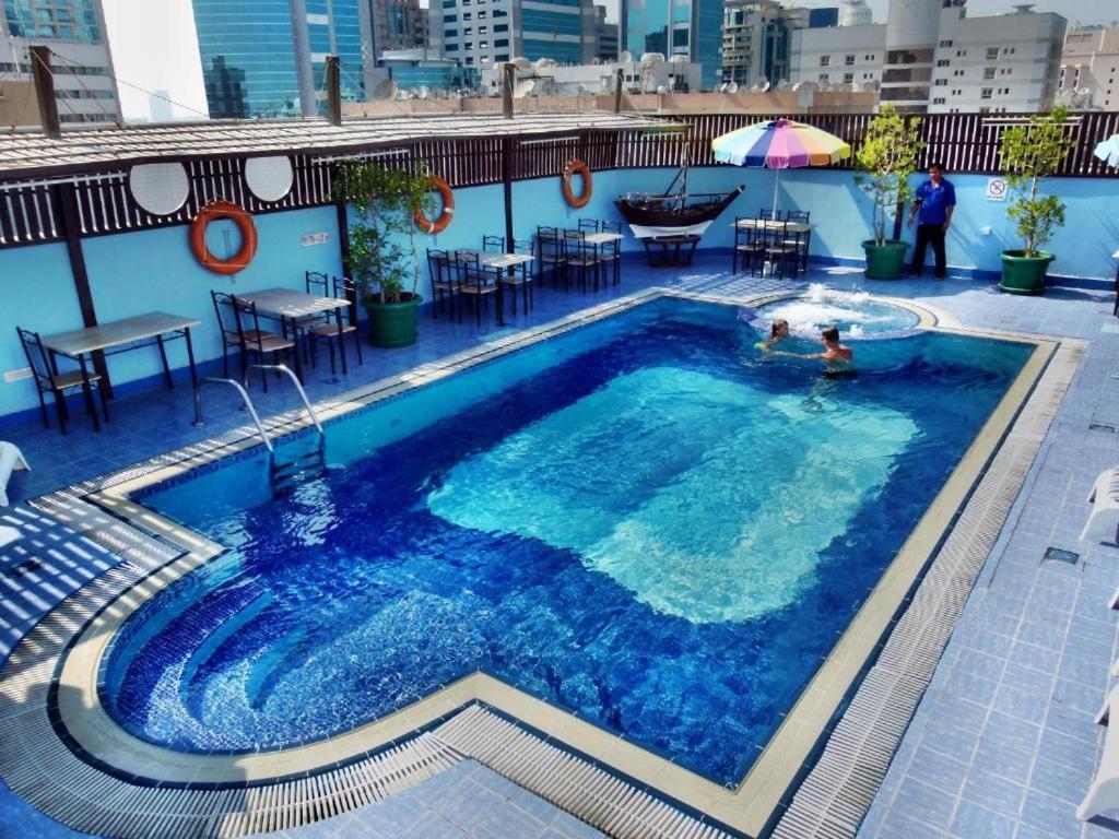 Knight Armour Hotel Dubaï Extérieur photo